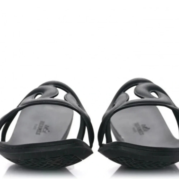 Hermes Aloha Sandals 
Rubber - Picture 3 of 12
